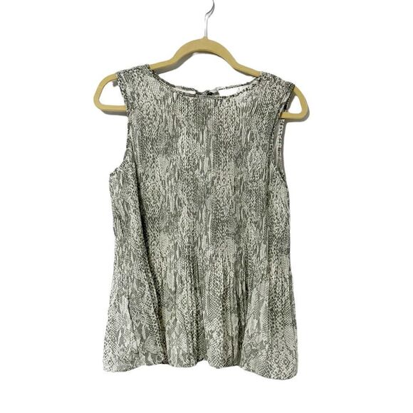 Time and Tru Tops - Time and Tru Sleeveless Gray & White Pleated Top Animal Print Sz S